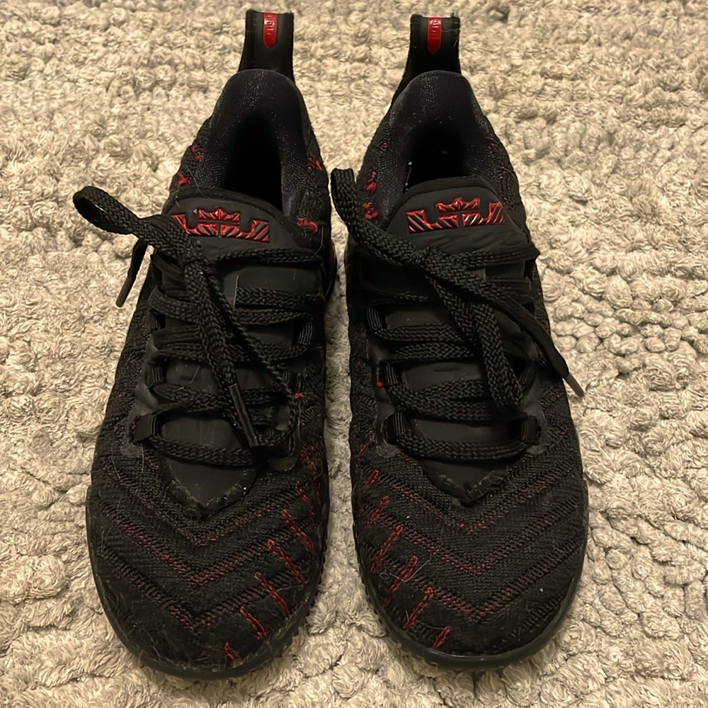 EUC boys Nike shoes